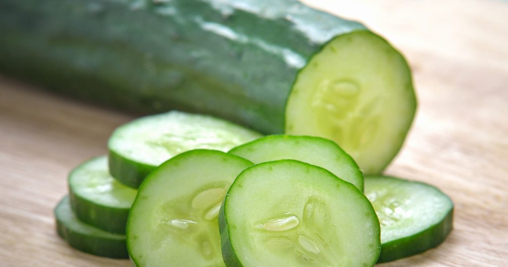 Werfen Sie die Skins nicht mehr aus Gurken. Sie werden zum Reinigen nützlich sein 