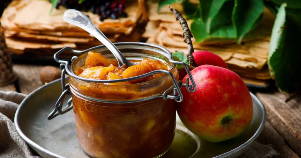 So werden Sie die besten Äpfel in einem Glas tun. Zum Apfelkuchen für das ganze Jahr