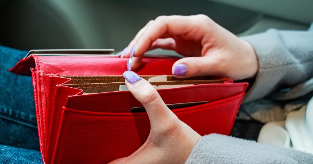 Tragen Sie es in Ihrer Brieftasche? Kein Wunder, dass Glück und Geld Sie umgehen