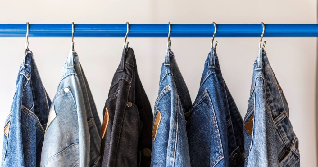 Die besten Hosen für niedrige Frauen. Die Beine optisch verlängern