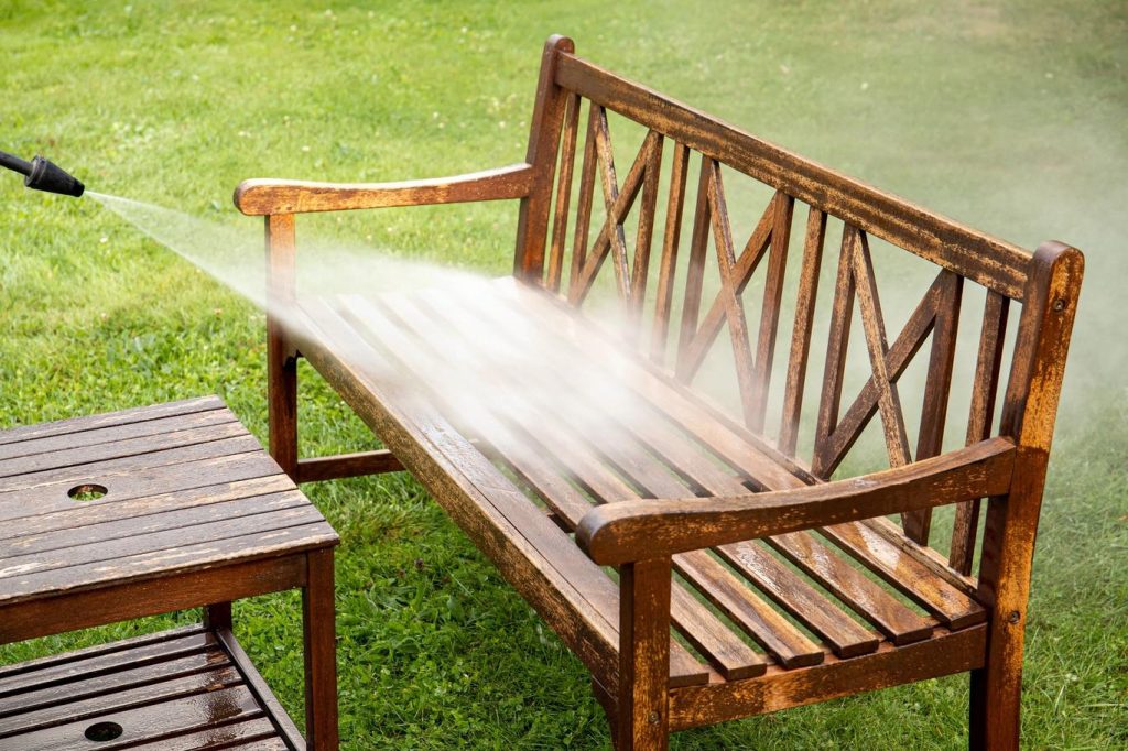 Gartenmöbel Gartengarten: Bereiten Sie sich auf die kalten Monate vor, die sich auszahlt