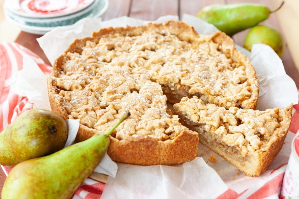 Pear Clafoutis mit Rosmarin: Französisches Dessert etwas anders