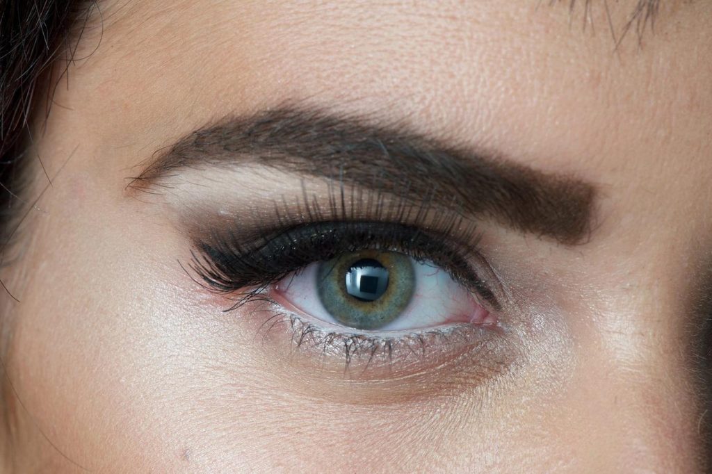 Bip -natural doping für Ihre Wimpern. Wird als hektisch wachsen